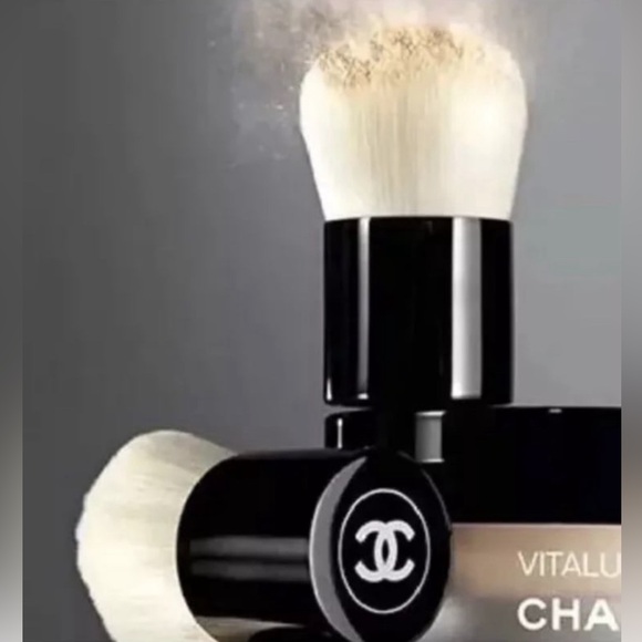 🌸Chanel Les Beiges Retractable Kabuki Brush NEW AND PHOLD POUNCH 🌸 - Picture 1 of 14